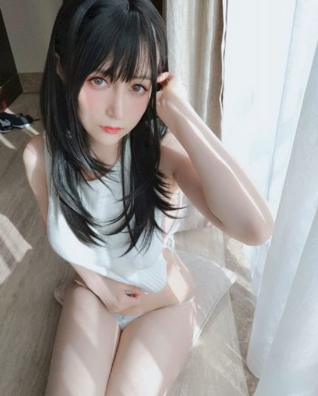 長腿校扒腿自慰網站_1080P高清視頻播放